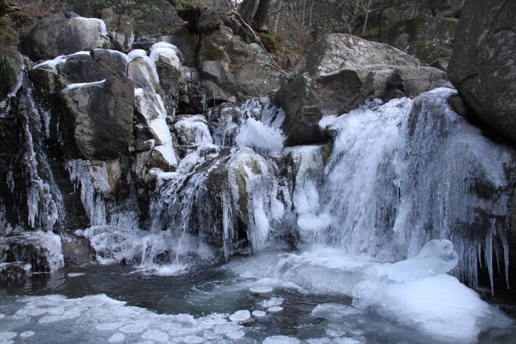 尼ン滝が凍ったよ ちょこっと三田へ 一般社団法人三田市観光協会